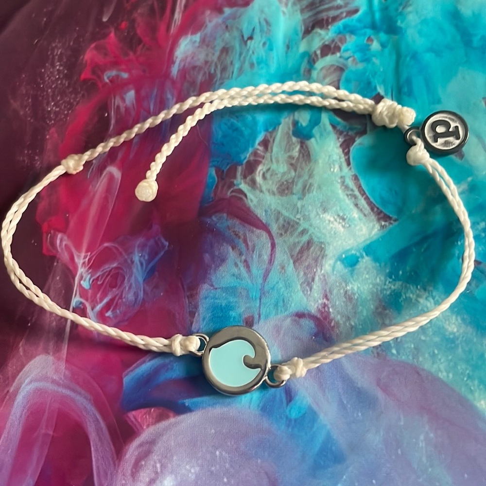 Pura vida wave charm